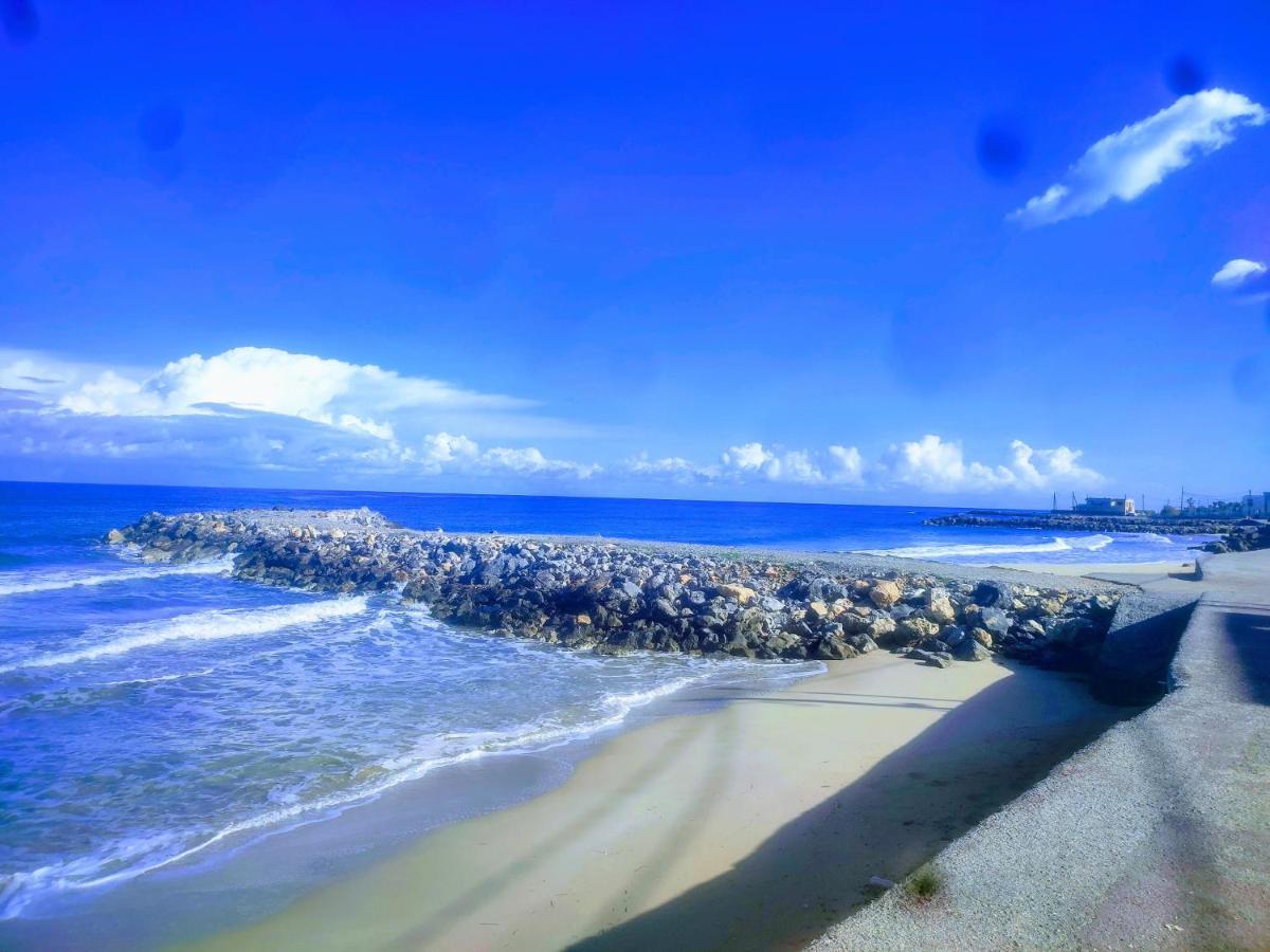 Niros Beachfront Aparthotel Kokkini Hani Exterior photo