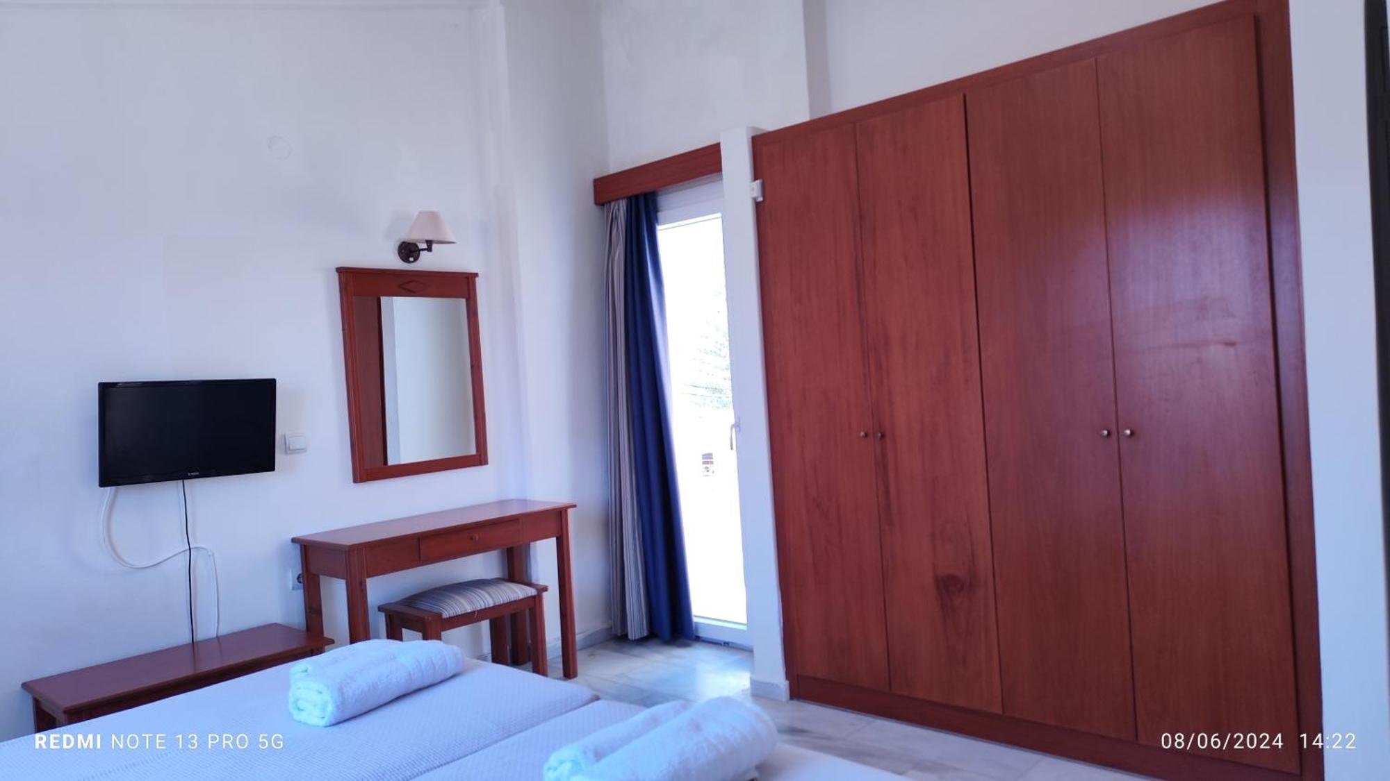 Niros Beachfront Aparthotel Kokkini Hani Exterior photo