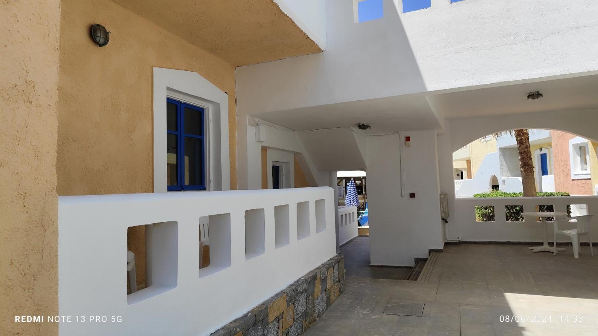 Niros Beachfront Aparthotel Kokkini Hani Exterior photo