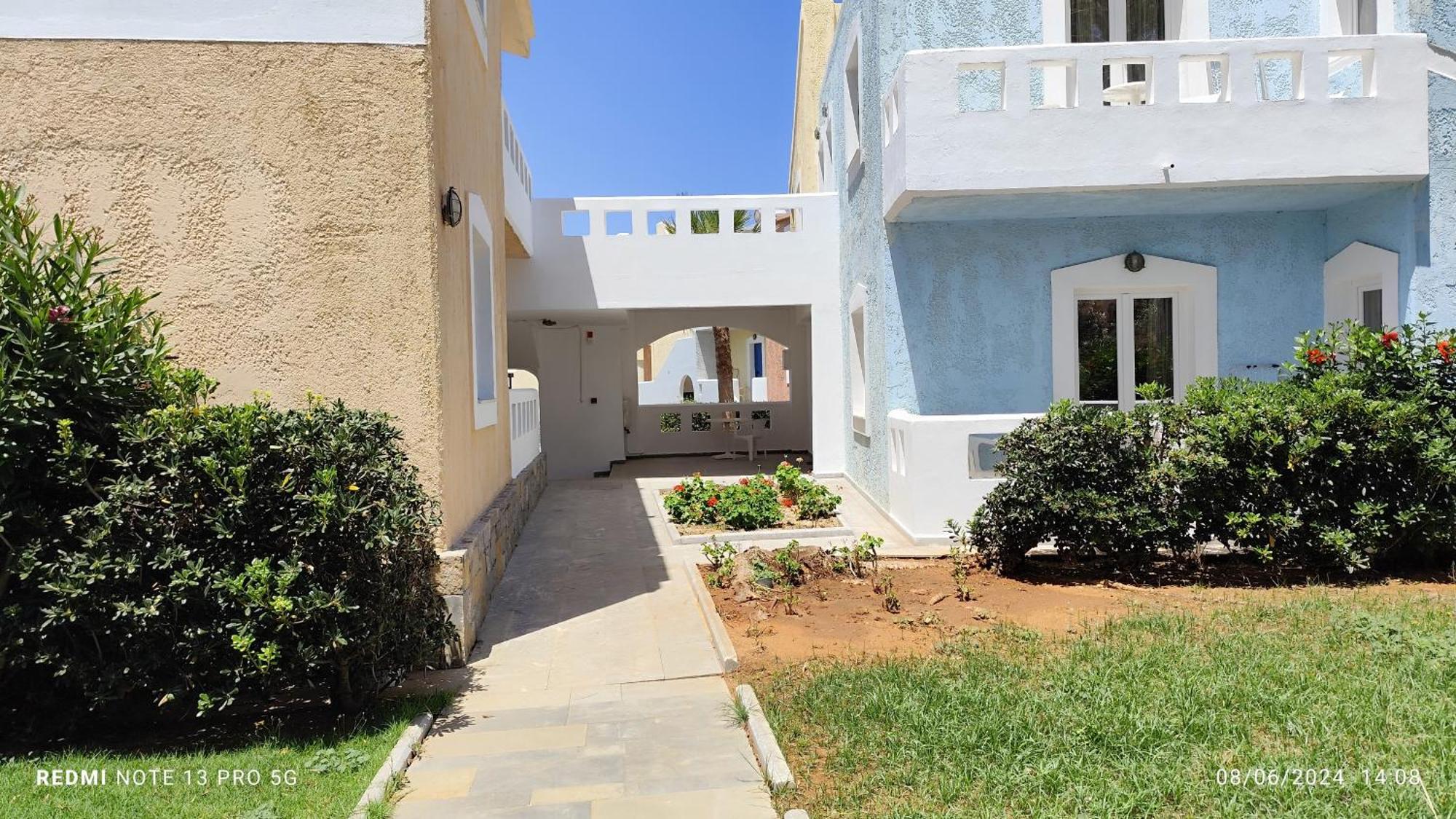 Niros Beachfront Aparthotel Kokkini Hani Exterior photo